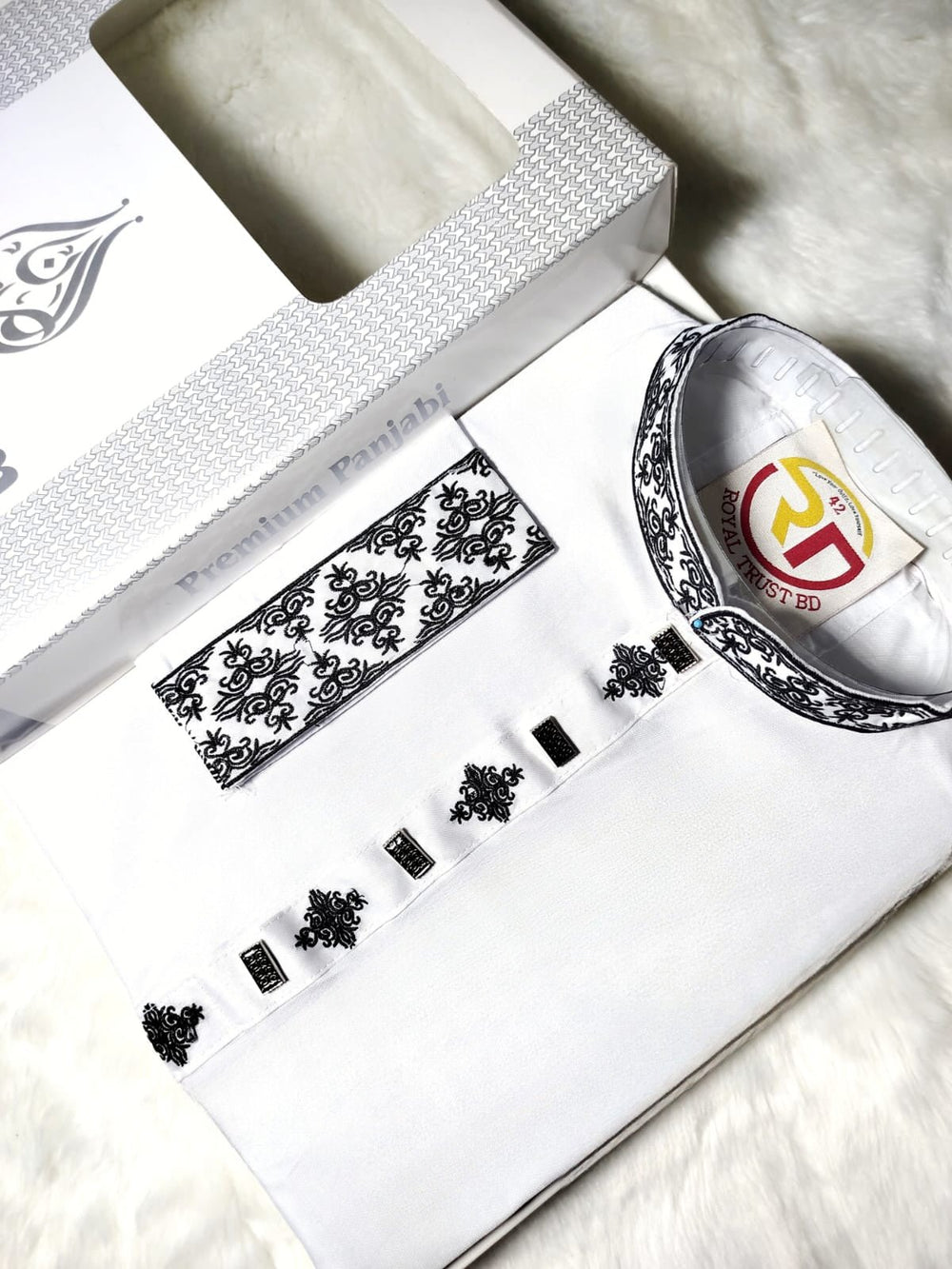 সাদা রঙের কটন ফ্যাব্রিক সিম্পল স্টাইল - Royal Trust BD